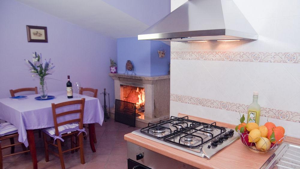 Tetto Fiorito Apartment Кастеламаре ди Стабия Екстериор снимка