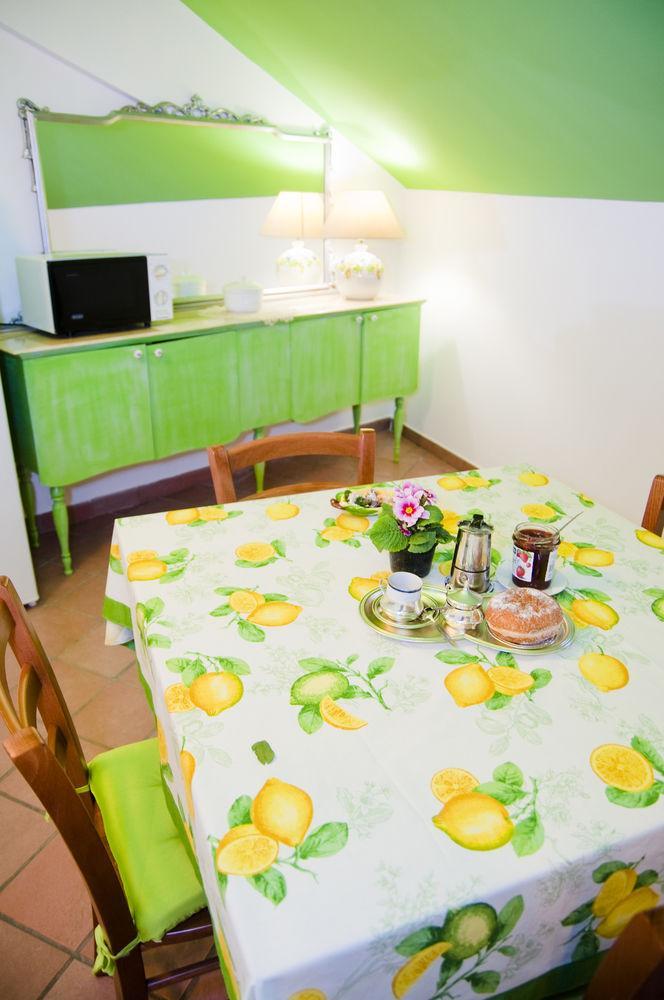 Tetto Fiorito Apartment Кастеламаре ди Стабия Екстериор снимка